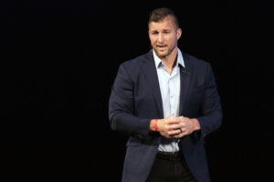 Tebow: Believe in each other